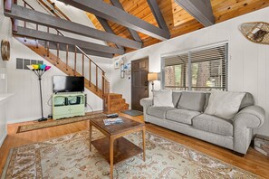 House, 3 Bedrooms | Living area