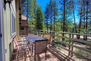 House, 3 Bedrooms | Outdoor dining