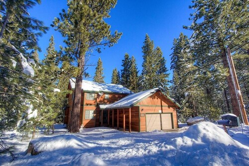 Bear Country 4 Bedroom Home by RedAwning