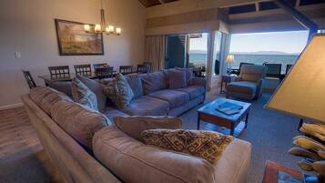 Condo, 5 Bedrooms | Living area