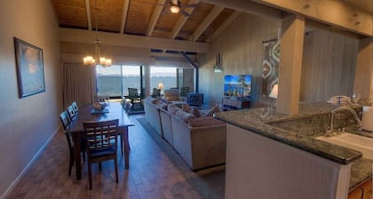 Sky Lake Splendor 5 Bedroom Condo by RedAwning