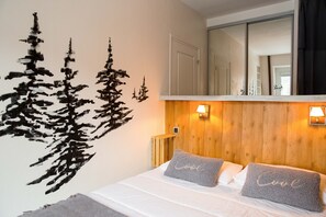 1 bedroom, desk, iron/ironing board, travel cot - Appartement Dartiste Avec Sauna (Mont-Dore)