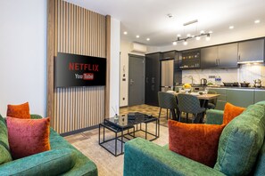 高档床上用品、迷你吧、客房内保险��箱、办公桌