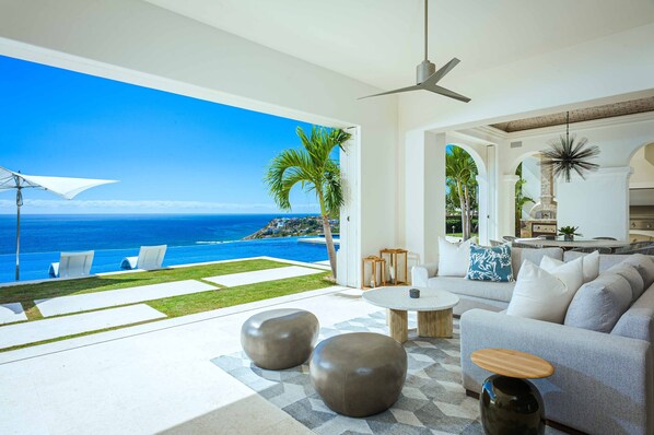 Outdoor dining - Casa Katrina: Sophisticated Hilltop Retreat, Stunning Ocean Views, Infinity Pool, Palmilla Luxury (San Jose del Cabo)