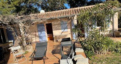 Villa in the countryside in a wooded property
