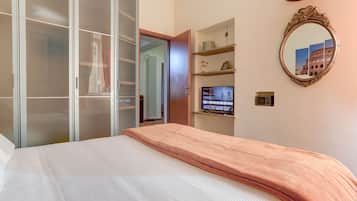 Apartamento | 1 quarto, escrivaninha, espaço de trabalho para notebook