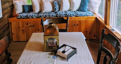 Cozy Lakefront Family Camp
