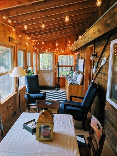 Cozy Lakefront Family Camp