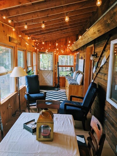 Cozy Lakefront Family Camp