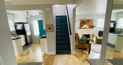 Walk to Victoria Hospital - fenced yard - quiet neighbourhood