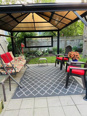 Terrace/patio - Walk to Victoria Hospital - fenced yard - quiet neighbourhood (London)