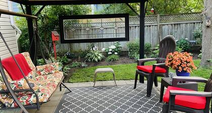 Walk to Victoria Hospital - fenced yard - quiet neighbourhood