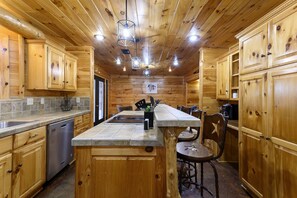 Fridge, microwave, oven, stovetop - 2 acres fenced in! ~ detached game garage (Broken Bow)