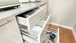 Departamento (103) | Cocina privada | Frigobar, microondas, parrilla de estufa y tostadora