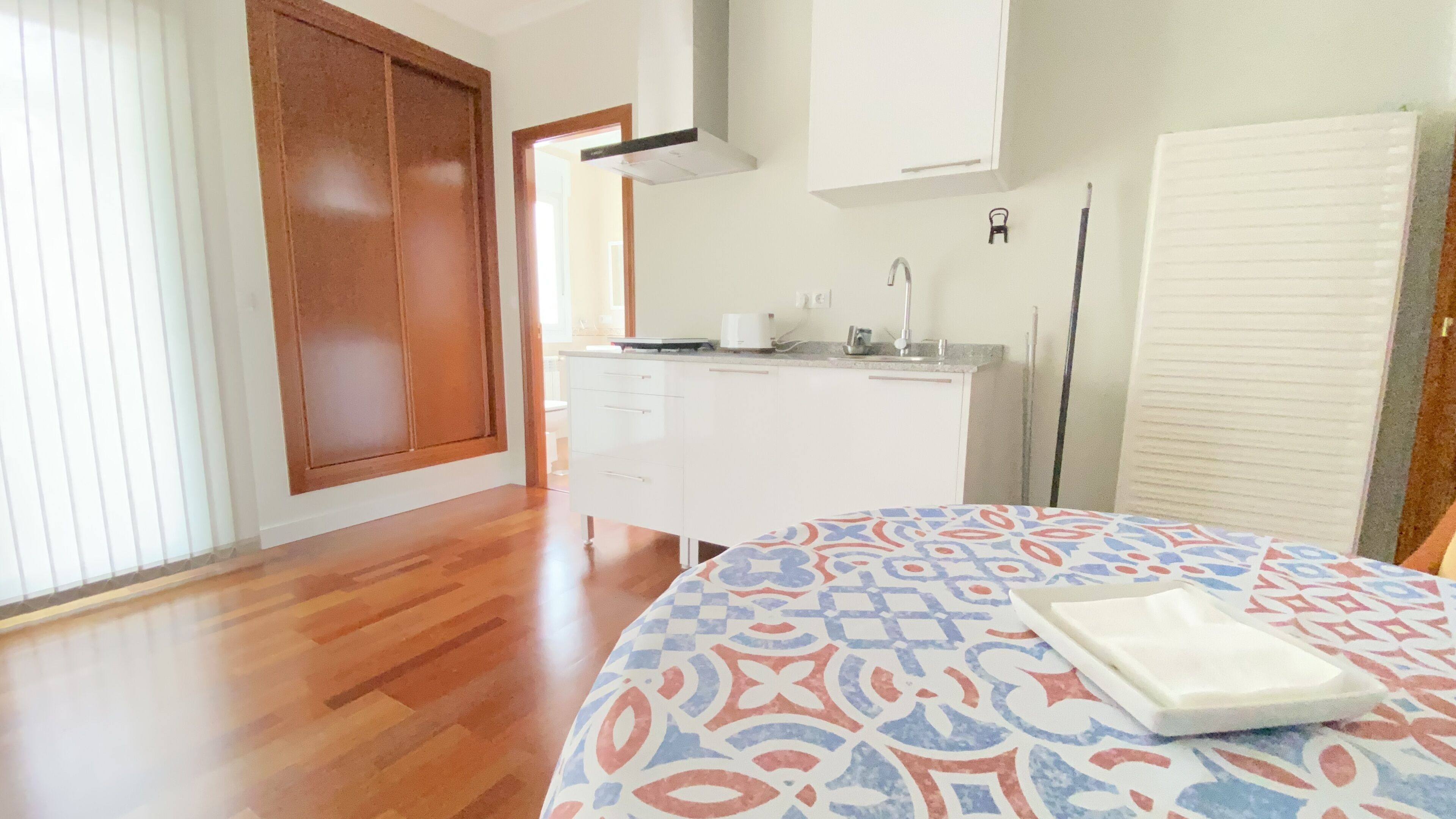 Apartamento (203) | Cocina privada | Frigorífico pequeño, microondas, placa de cocina y tostadora