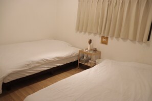 3 bedrooms, desk, iron/ironing board, free WiFi