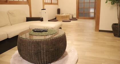 2-minute walk from Tenjinbashisuji Rokuchome Station! A house with a rooftop terrace 2 min. from Tenma Izakaya district 10 min. from Umeda 15 min. from Namba Max. 13 persons