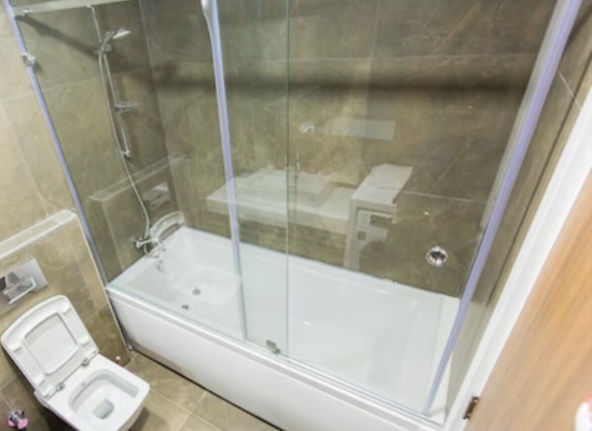 Familieleilighet, tilgjengelighetstilpasset, røyk | Bad