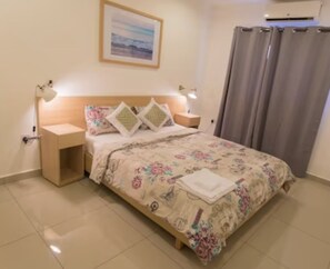 Family Apartment, Accessible, Smoking | 3 bilik tidur, langsir/tirai gelap terus, seterika/papan seterika