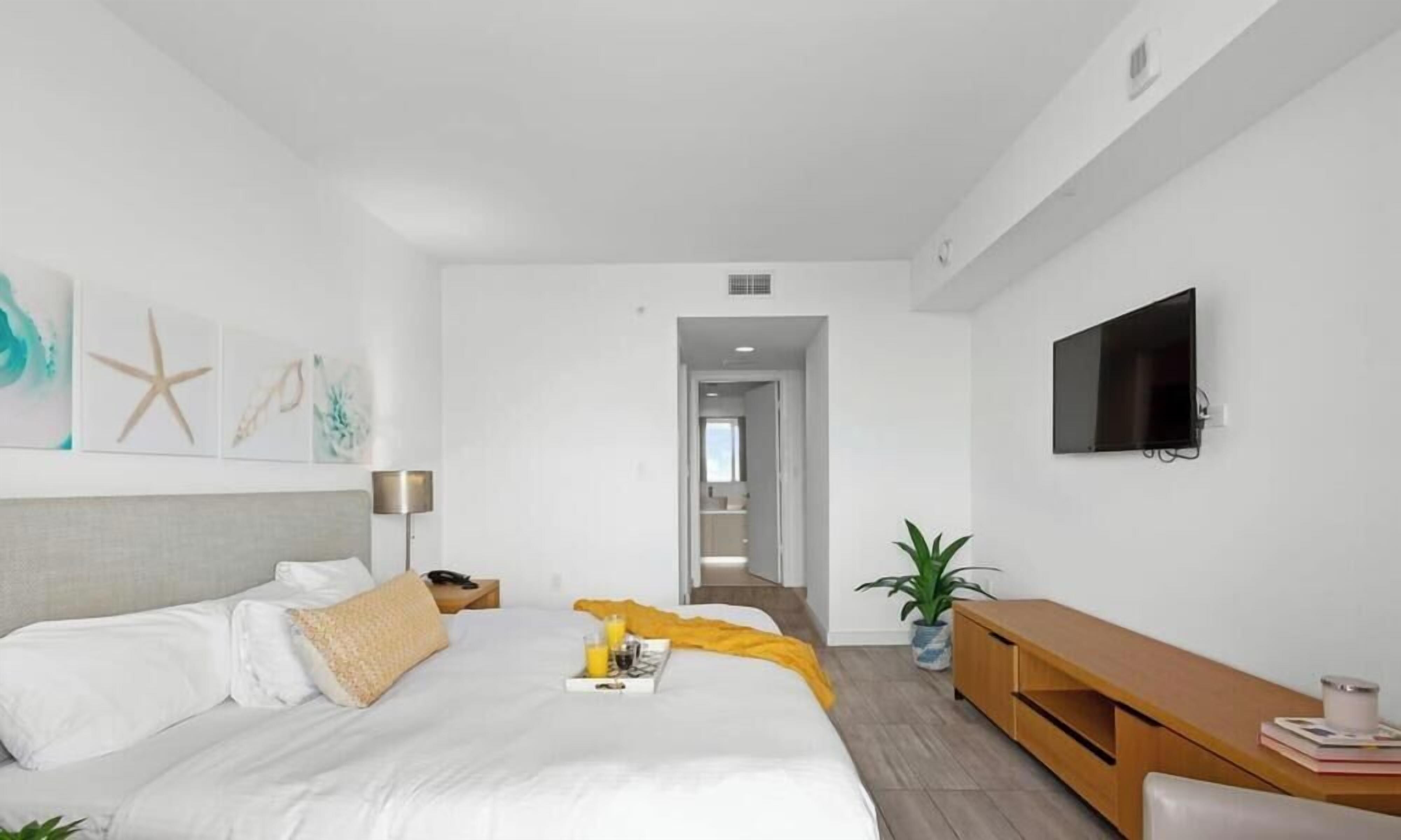 2br Infinite View Balcony - Gym & Pool - Hallandale Beach, FL