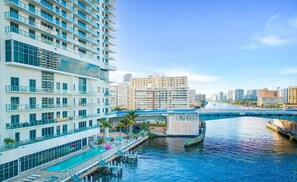 Exterior - Wrap Around Balcony|Insane Amenities+ Amazing Pool (Hollywood)