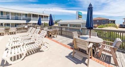 Saltaire Cottages1: 1BR 1BA Steps to Private Beach Access Pool!