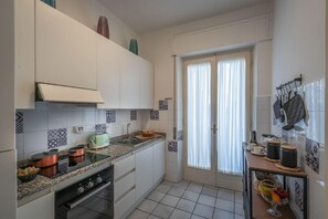 Kühlschrank, Ofen, Geschirrspüler, Toaster