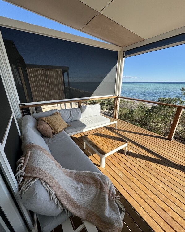 Smart TV, fireplace - Shane's Shack - Absolute beachfront! Panoramic sea views! Free WiFi! (Hardwicke Bay)