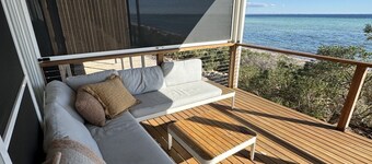 Shane's Shack - Absolute beachfront! Panoramic sea views! Free WiFi!