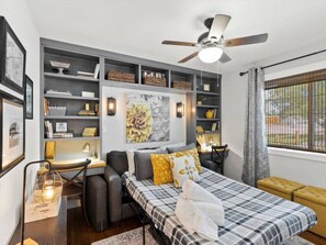 3 sovrum, skrivbord, strykjärn/strykbräda och gratis wi-fi