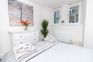 2 bedrooms, iron/ironing board, WiFi, bed sheets