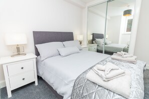 2 bedrooms, iron/ironing board, WiFi, bed sheets - D'City Apartment, in the heart of the city (Dundee)