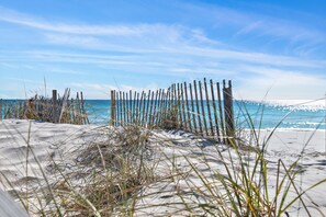 On the beach - BEACH FRONT AT JETTY EAST! 1 FREE BEACH CHAIR SET UP DAILY! (Destin)
