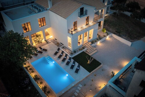 Villa Medici Dalmatia I Heated Pool, Wellness, Gym & Fun Zone