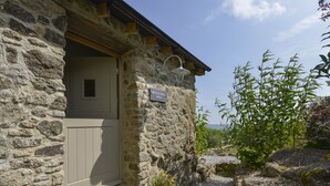 A stone building with a wooden door and a sign reading "BECKAFORD VIEW". - Beckaford View (Newton Abbot)