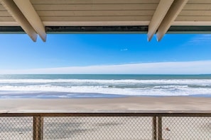On the beach - Sand Dollar Beachfront Home, Direct Beach Access! (La Selva Beach)
