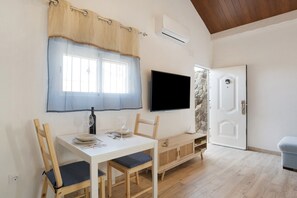 Dining - Holiday Home 'El Cortijo de Claudia - Adults only' with Mountain View, Shared Pool and Wi-Fi (Conil)