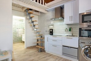 Fridge, microwave, oven, stovetop - Holiday Home 'El Cortijo de Claudia - Adults only' with Mountain View, Shared Pool and Wi-Fi (Conil)