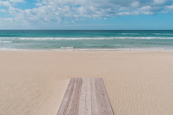 Beach nearby - Apartment 'Suite Buena Vista' with Sea View, Balcony and Air Conditioning (Gallipoli)