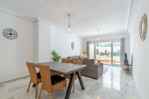 Interior - Apartment "Avenida Masnou" close to the Sea with Shared Pool & Wi-Fi (Calpe)
