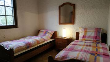 2 bedrooms, iron/ironing board, free WiFi, bed sheets