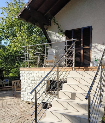 Chalet "Diff "150m from the lake, private garden and Wi-Fi