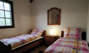 2 makuuhuonetta, silitysrauta/-lauta, ilmainen Wi-Fi, vuodevaatteet