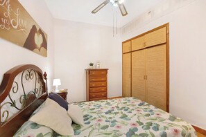 1 bedroom, free WiFi, bed sheets - Vacation Home "Las Arenas Bajo" close to the Sea with Wi-Fi (Las Arenas)