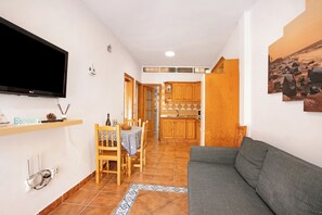 TV - Vacation Home "Las Arenas Bajo" close to the Sea with Wi-Fi (Las Arenas)