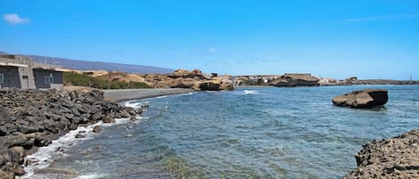 بالقرب من الشاطئ