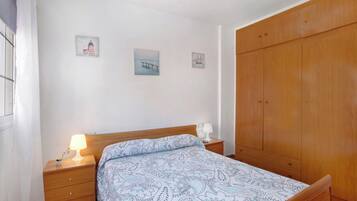 2 slaapkamers, een strijkplank/strijkijzer, gratis wifi, beddengoed