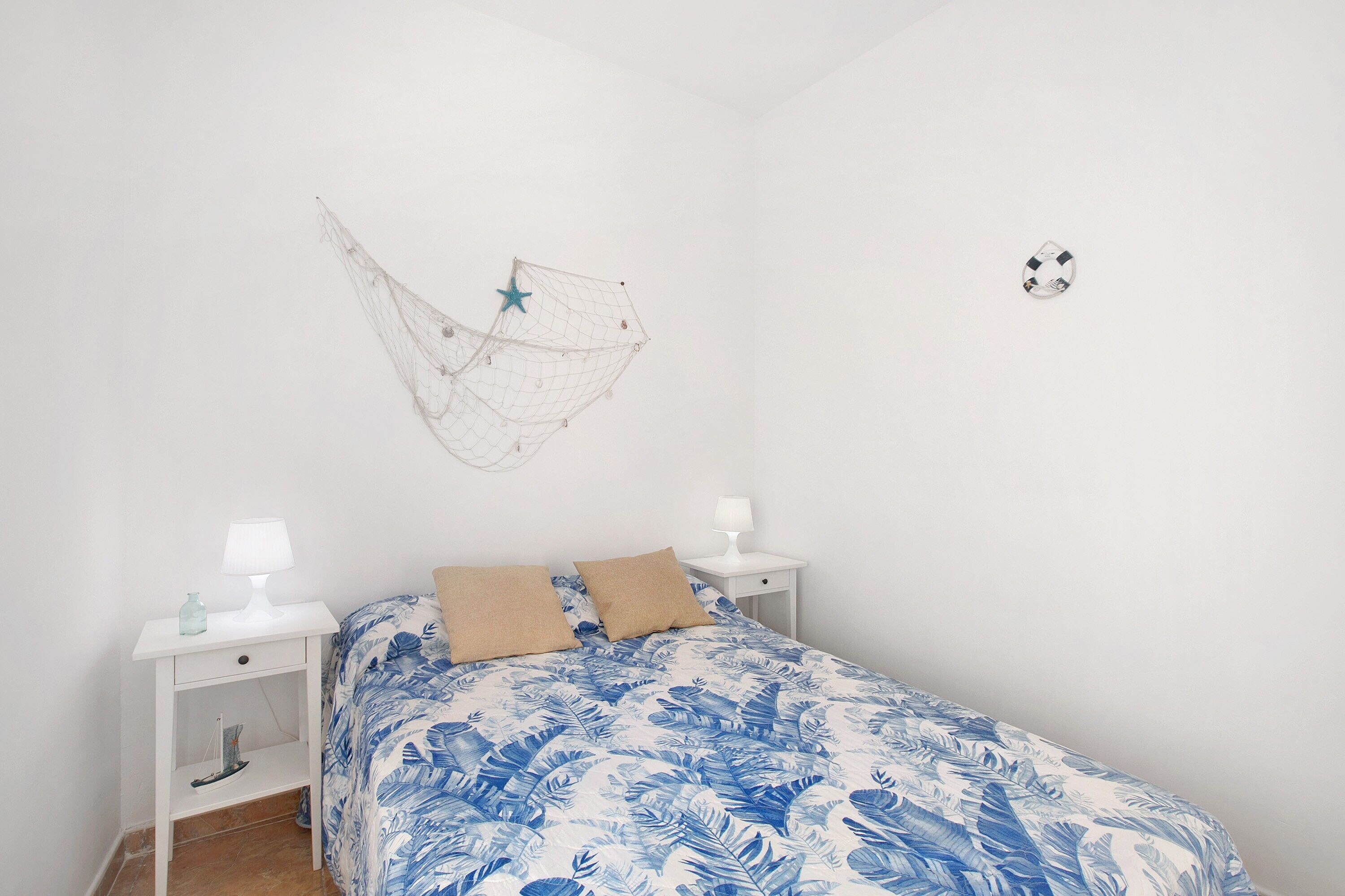 1 slaapkamer, een strijkplank/strijkijzer, gratis wifi, beddengoed