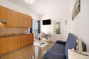 TV - Vacation Home "Atico Las Arenas" with Sea View, Private Terrace & Wi-Fi (Arico)