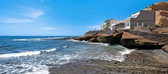 Vacation Home "Atico Las Arenas" with Sea View, Private Terrace & Wi-Fi